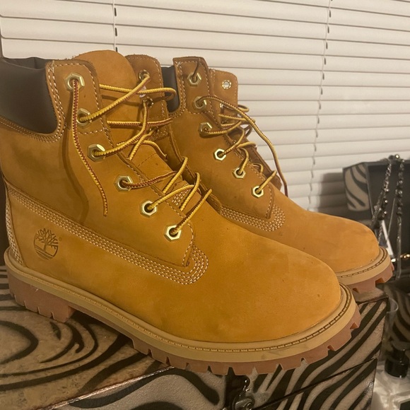 Men’s Timberland Boots sz. 5 - Picture 2 of 4